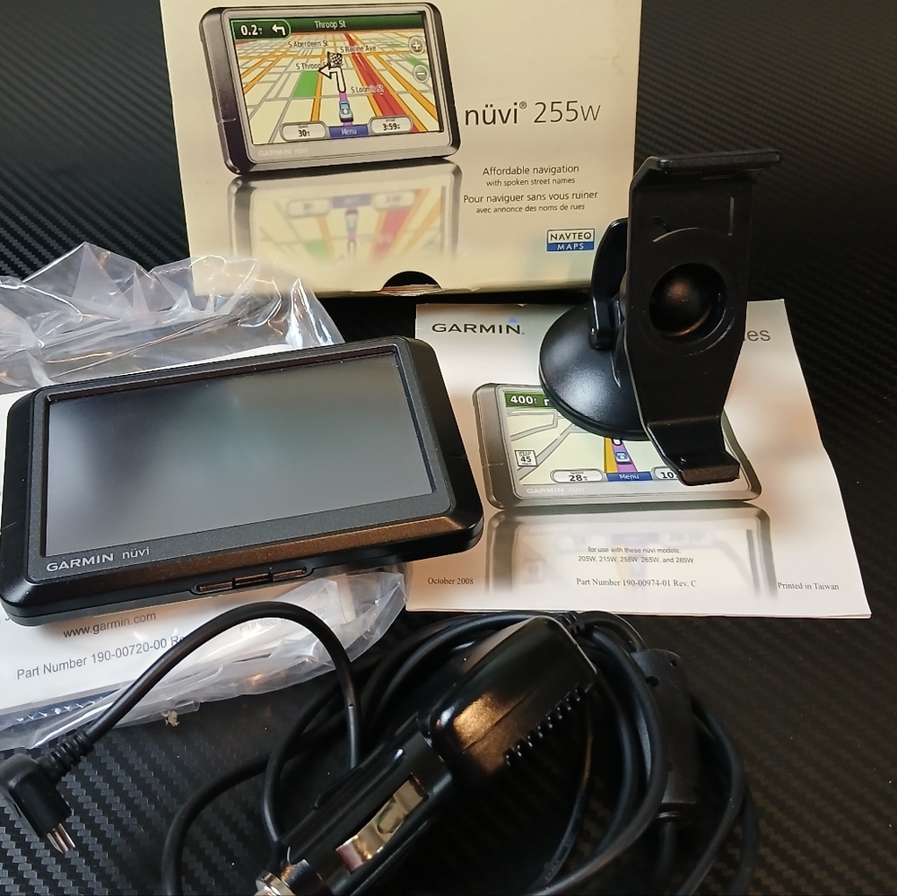 Garmin nüvi 255W Black GPS with Accessories